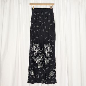 Tucker NYC Camilla Pant Silhouette Floral Woodcut in Silk Crepe de Chine Black